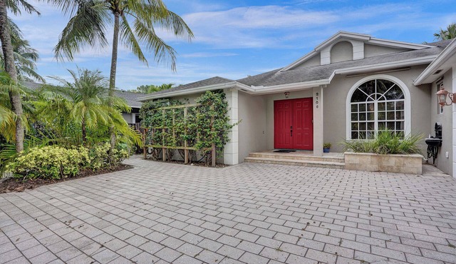 Deja Blue is a luxurious 4 bedroom/2.5 bathroom house with pool.