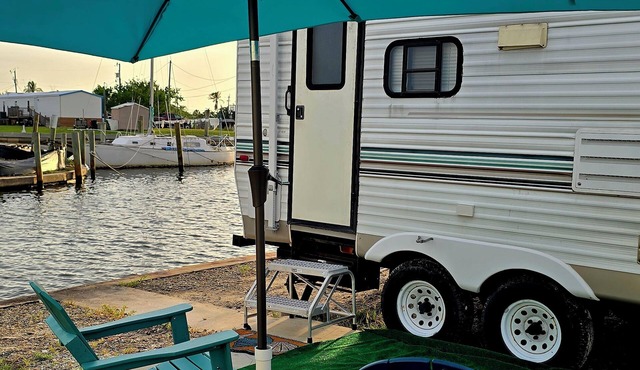 Delightful 1-bedroom Waterfront RV on charming Matlacha Island