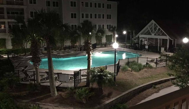 Delightful 2-bedroom renovated condo with AC in charming Charleston