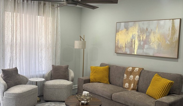 Delightful 2B/2B modern & Brand new centrally located