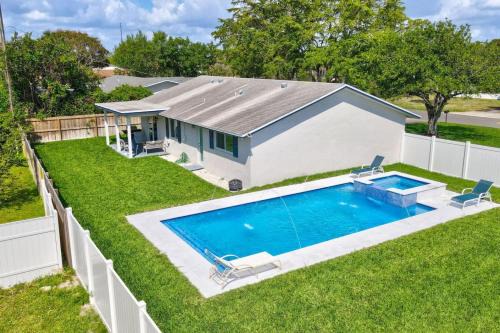 Delray Oasis Pool Hot Tub