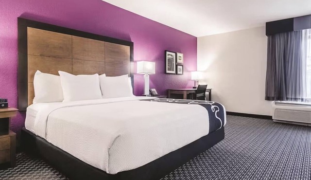 Deluxe Suite with King Bed at La Quinta Inn: Free Breakfast & Near Beach