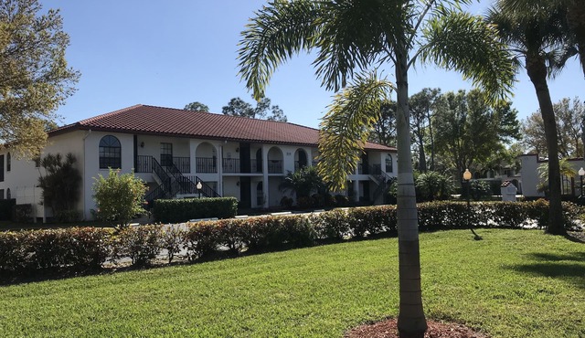 Desirable 2nd Floor End Unit Condo in Lely Area