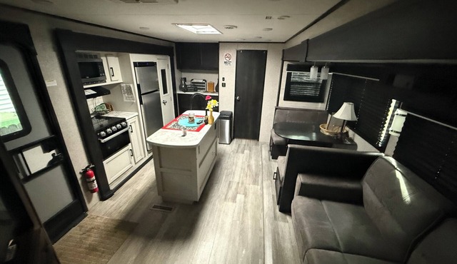 Dinner Is Served! Charming Luxe Trailer w/WiFi, Heat & AC @ the Heart of Atlanta