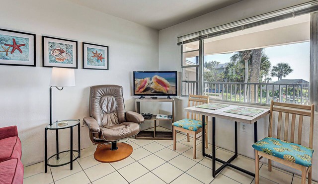 Directly on the Gulf - Unit 14 - 1 Bedroom - Second Floor - Sleeps up to 5 in Venice