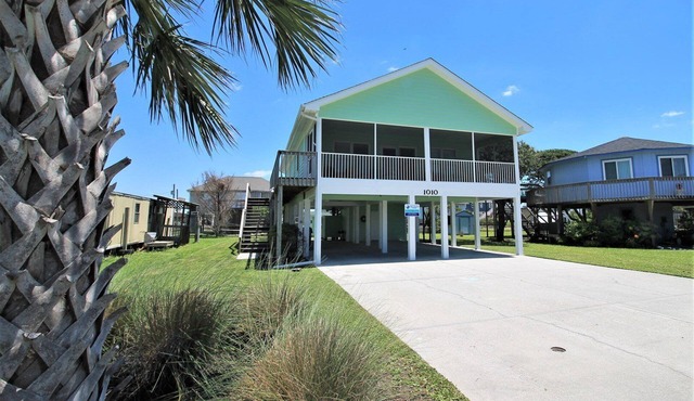 Discover My 4 Beaches in Surf City, NC: a spacious 3-bedroom home for 10!