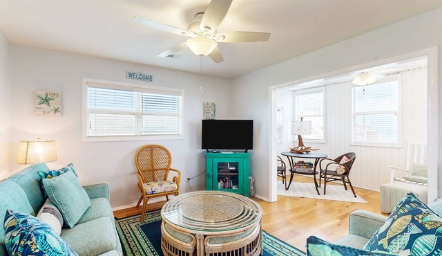 Dog-friendly retreat just steps from the beach with washer/dryer & fast WiFi