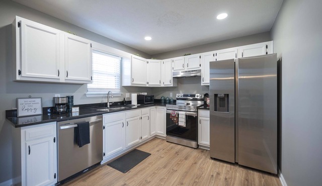 Double Diamond Rentals- Immaculate Home w/Plenty of light in Murfreesboro