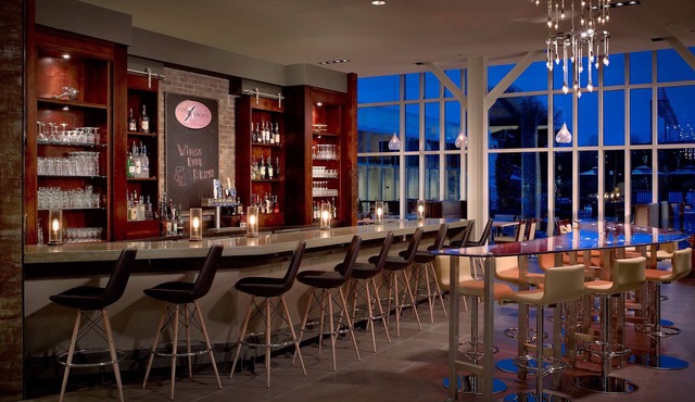 DoubleTree by Hilton Hotel & Suites Charleston Airport