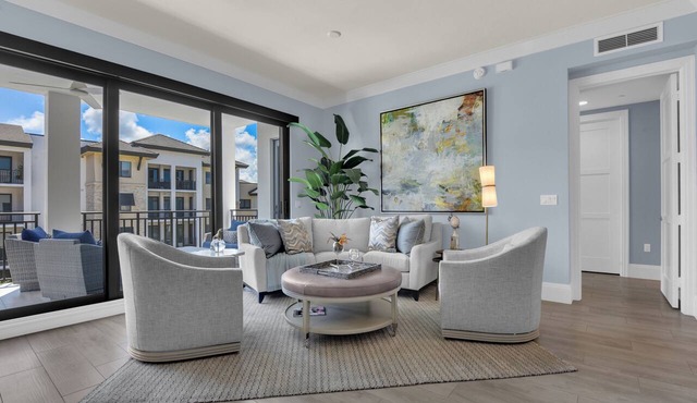 Downtown Naples Escape | Resort Pool | Luxury Condo in Naples