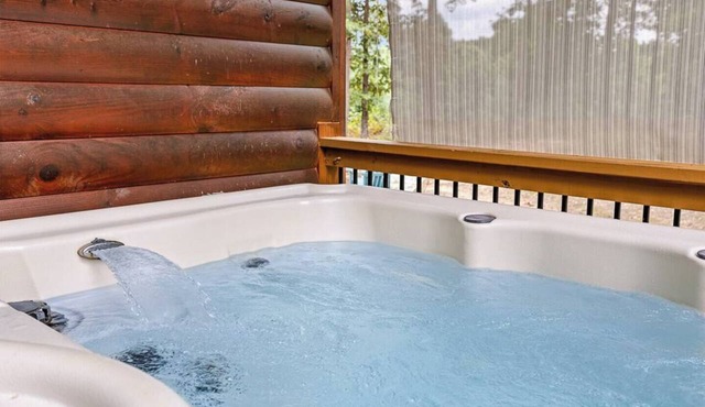 Dreamscape – Secluded Romantic Getaway Near Helen with Hot Tub & Fireplace