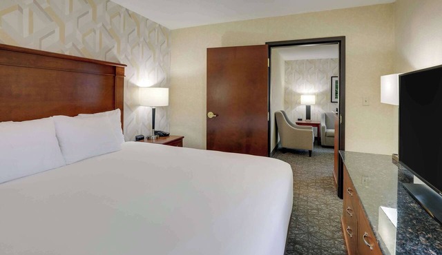 Drury Inn & Suites Charlotte University Place