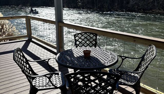 Enchanting 2 Bedroom Cottage with Porch over the South Holston River & Firepit!