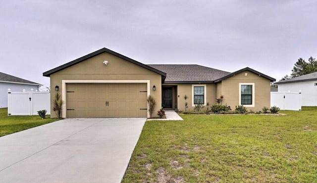 Enchanting 4-bedroom house with large fence backyard in Poinciana near Lego Land
