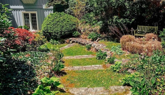 English Tea Garden Highlands Vacation Home with Large Patio