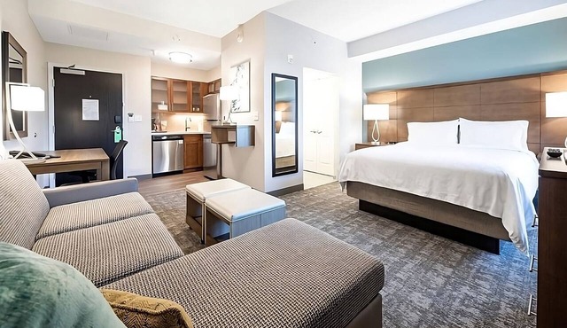 Enjoy Poolside Cocktails & BBQ at Studio Near Marco Island + Breakfast Included