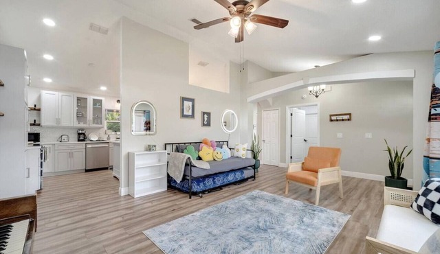 Entire House - Lovely Vacation House with Hot Tub