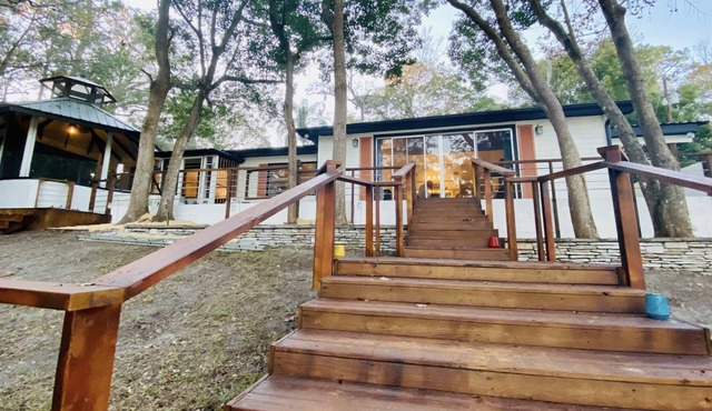 Equestrian Lakefront Cottage in Eustis