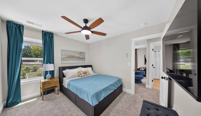 Escape at this New Build with 3 Bedrooms King Bed at Kings Mountain Near Casino in Kings Mountain