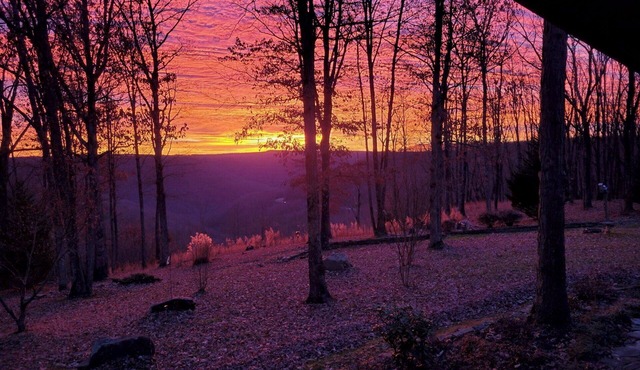 Escape to the beauty of Monteagle with this private bluff-top cabin
