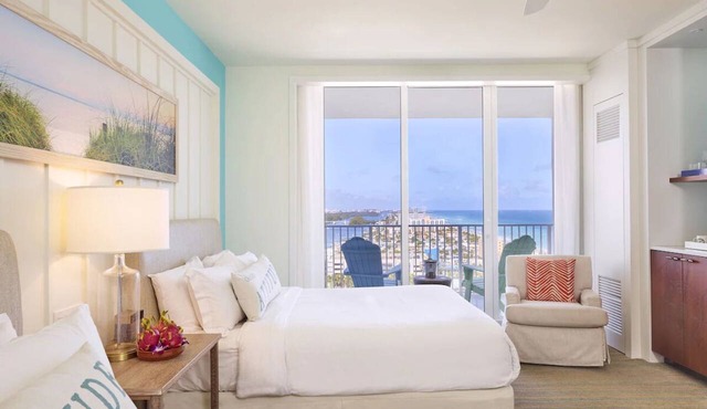 Everything You Need For The Perfect Vacation! 2 Relaxing Units, Pool, Beachfront