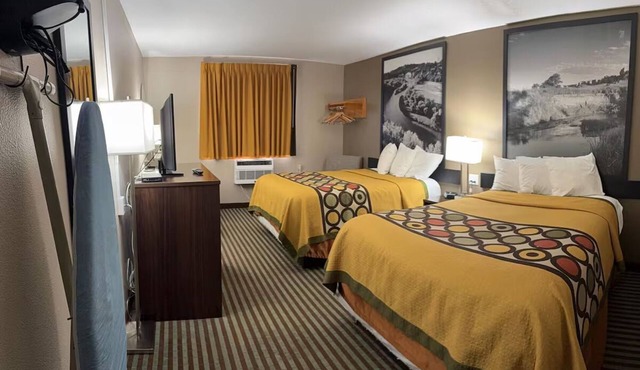 Experience an Easy and Relaxing Stay | Located Near Dining Spots + Free Parking in Lexington