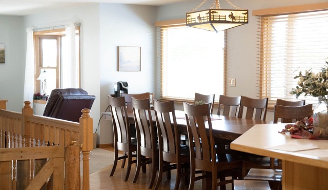 Experience Starbuck charm in our spacious 5-bedroom retreat in Starbuck