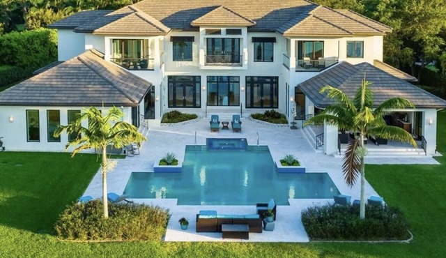 EXQUISITE NEWER CUSTOM ESTATE HOME W RESORT POOL and AMAZING VIEWS. in Naples