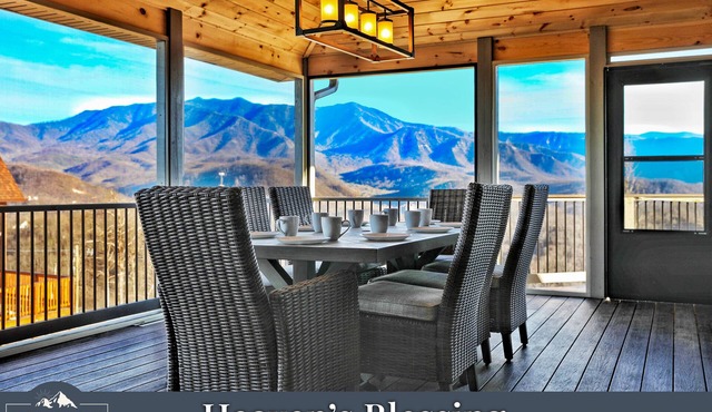 EXTRAORDINARY Luxury View Cabin! Game Room! Theater! Porch w/Fireplace! Hot tub