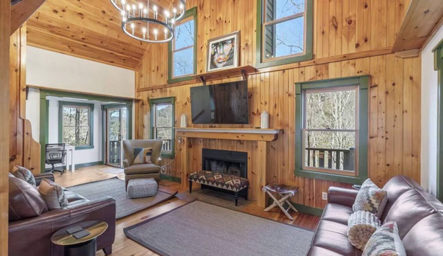 Fabulous 4BR/BA + Dens/Renovated Lake Glenville, 15 to Cashiers