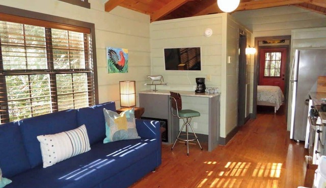 Fabulous Cabin Near Falls, Hiking, and Fly-Fishing