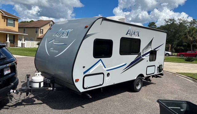 Fabulous RV with AC in Jacksonville -one queen bed and bunk beds for two