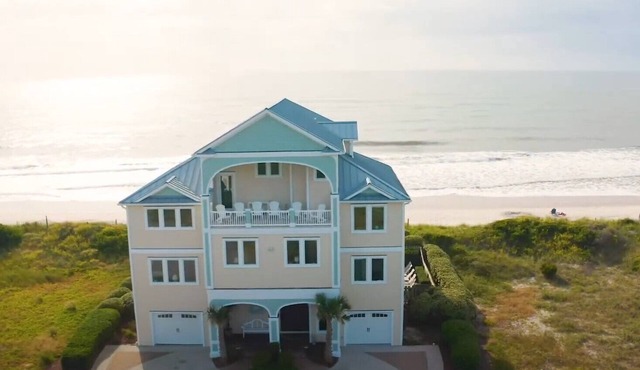 Family Friendly - Beachfront, July 4 Now Available