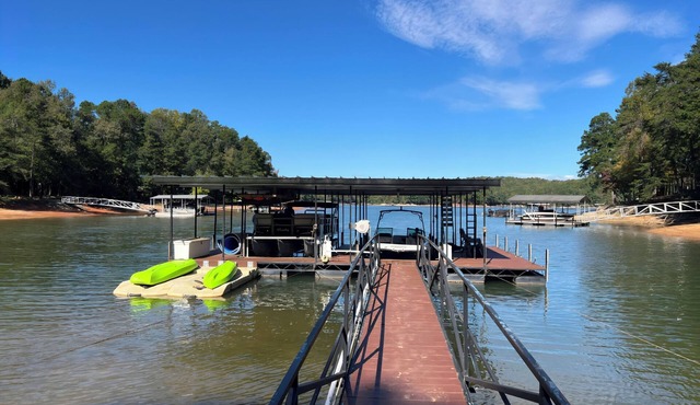 Family-Friendly 5BR Lake Hartwell Lakefront Getaway with Dock ~ Sunset Shores