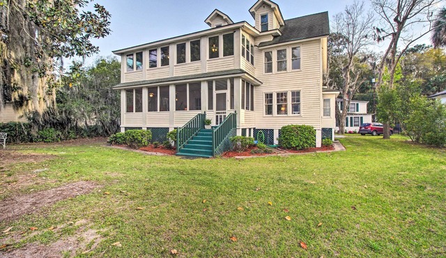 Family-Friendly Savannah Vacation Rental w/Decks!