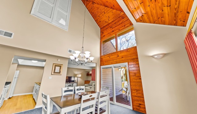 Family-Friendly Townhome at Sand Castle Village- Pool, Lake & Fun!