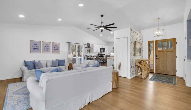 Family Getaway: 4BR + Game Room + Private Dock