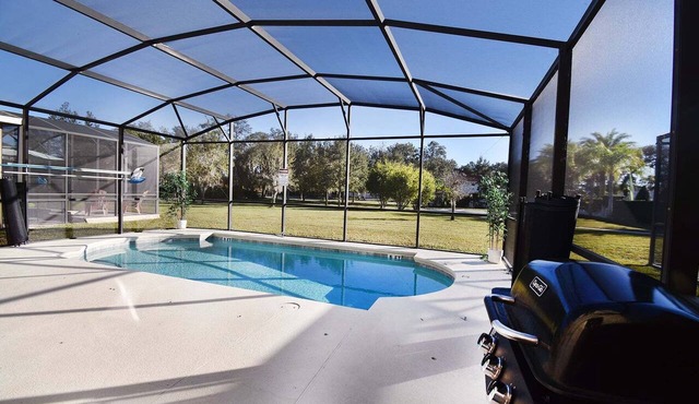 Family Getaway: Game Room, Themed Rooms & Private Yard Near Disney, BBQ!