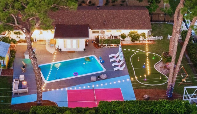 Family Resort! Heated Pool, Pickleball, Mini Golf, Theater, Game Room & BBQ