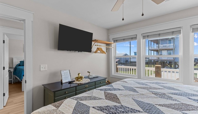 Field of Dreams #177 - 3BD Beach Cottage, Pet-Friendly & Steps from the Ocean