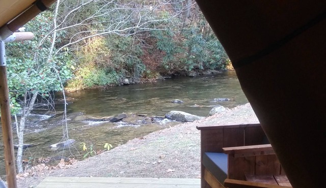 FIREPIT SMORES CREEKFRONT, GLAMPING TENTS, FLY FISH hdfishcamp@protonmail.com