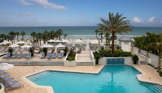 Four Convenient Units for Big Groups, Outdoor Pool, Near Daytona Beach!