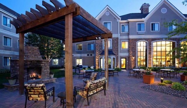 Free Breakfast. Pool & Hot Tub. Gym. Close to Albertville Premium Outlets! in Maple Grove