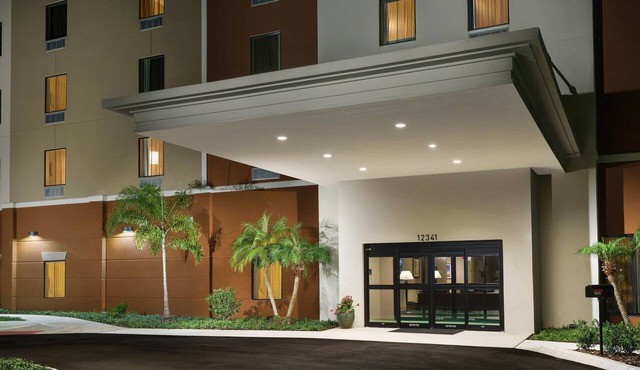 Fresh 2 Queen Kitchen Studio | Outdoor Pool | 1.1 mi to Vineland Outlets