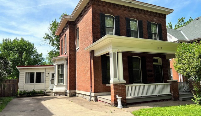 Fresh, Spacious & Fully Furnished — Ideal for Flexible Month-to-Month Stays! in Quincy