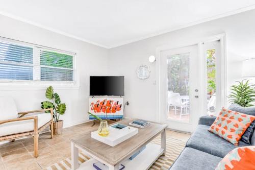Freshly Remodeled Island Suite w Pool & Pet Friendly