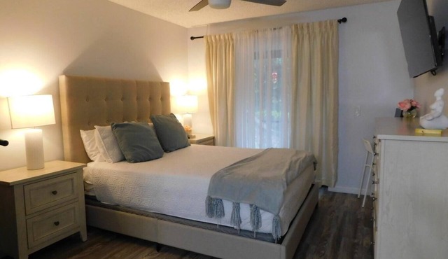 Fully furnished, cozy Florida apartment — available for 6 months to 1 year.
