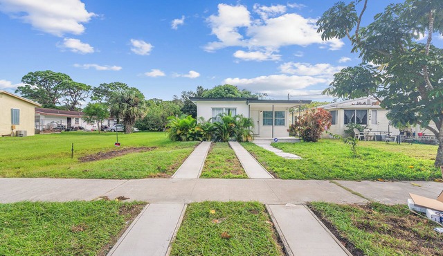Fully Remodeled 3 bed 1 bath Minutes From The Beach with Retro Arcade!