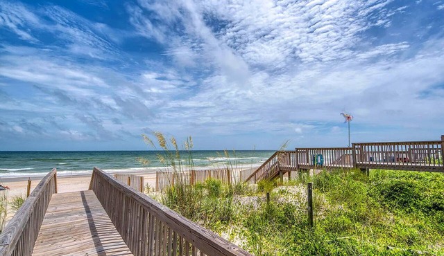 Fully Renovated Oceanfront - Private Beach Access - Sleeps 8 - Dog Friendly