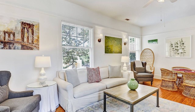 Funky 2 Bedroom in Starland | Heated Pool Access